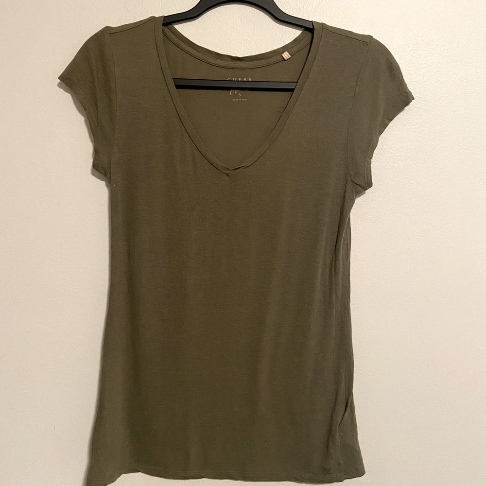 Guess Relaxed V-Neck Tee Shirt Size Small